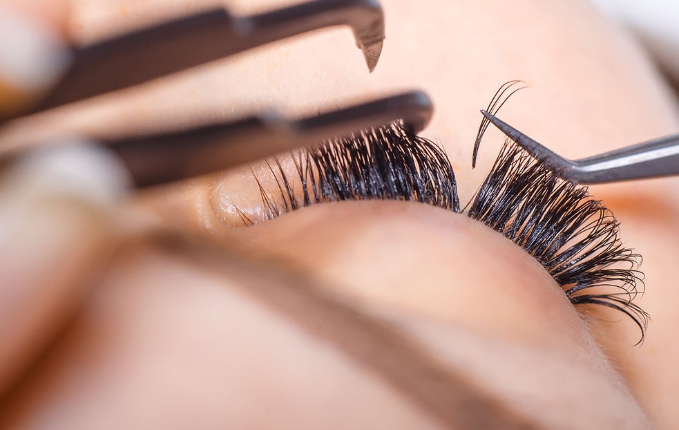 Choosing the Perfect Lash Set: Classic, Hybrid, or Russian?