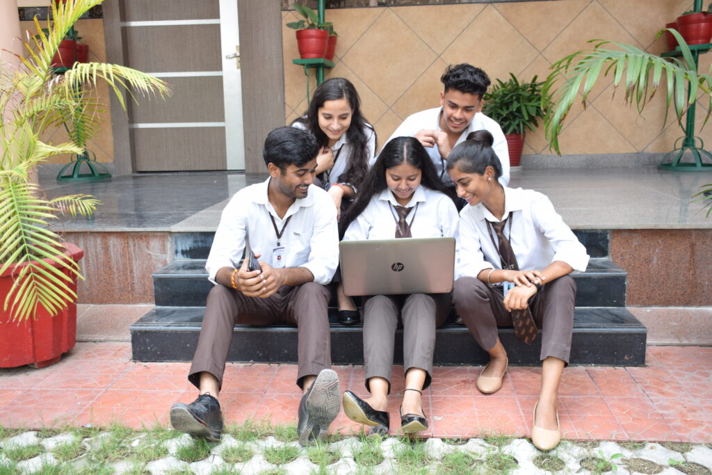 TOP B.TECH COLLEGE IN UP - IIMT Group of Colleges