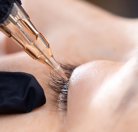 Russian Lashes vs. Classic Lashes: What’s Your Pick?