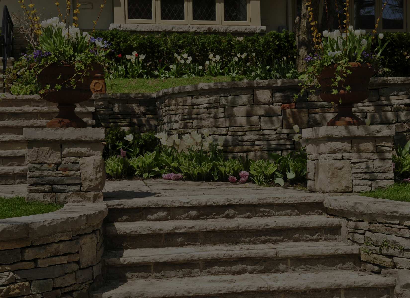 The Benefits of Natural Stone for Home Exteriors and Landscaping - Red Robin Masonry
