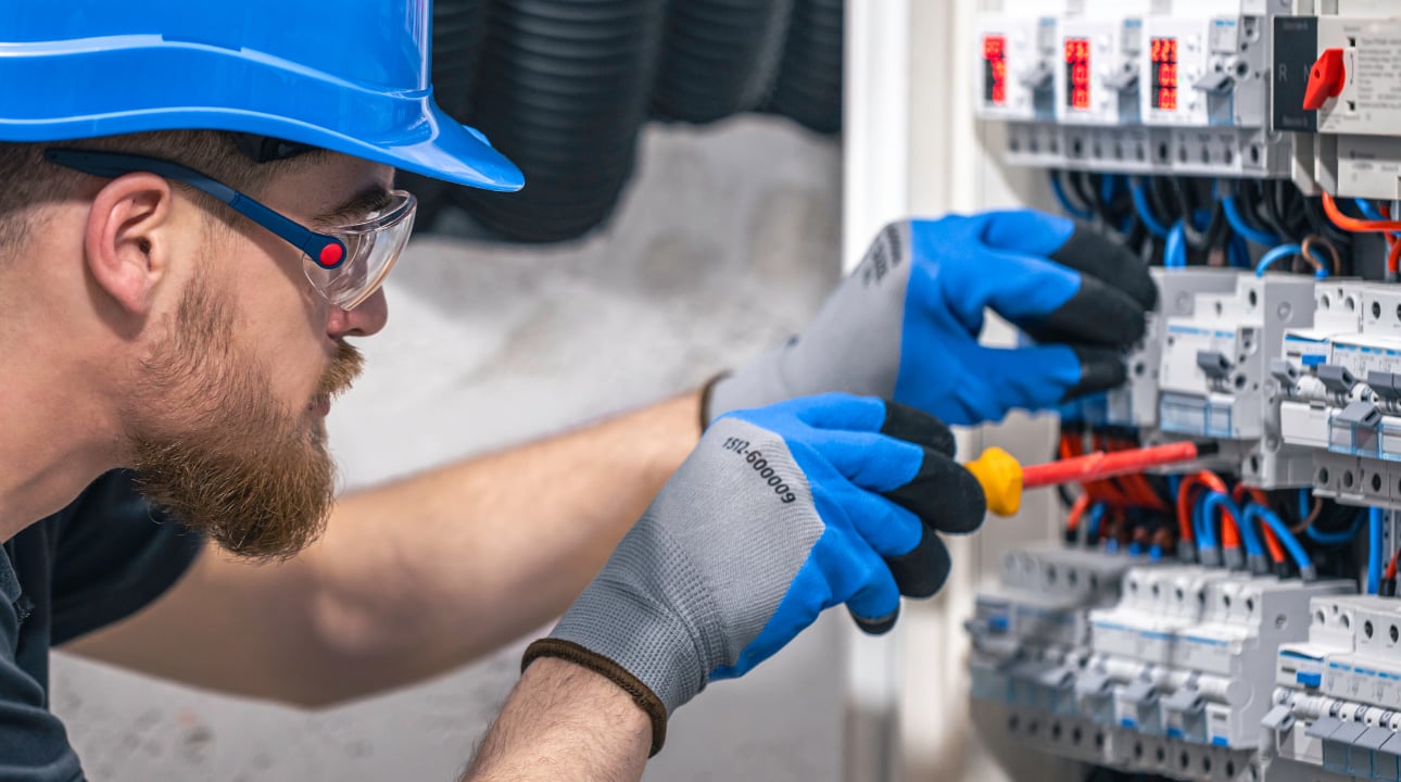 Smart Home Installations: Should You Hire Electrical Services or Go DIY? | At Hand Heroes