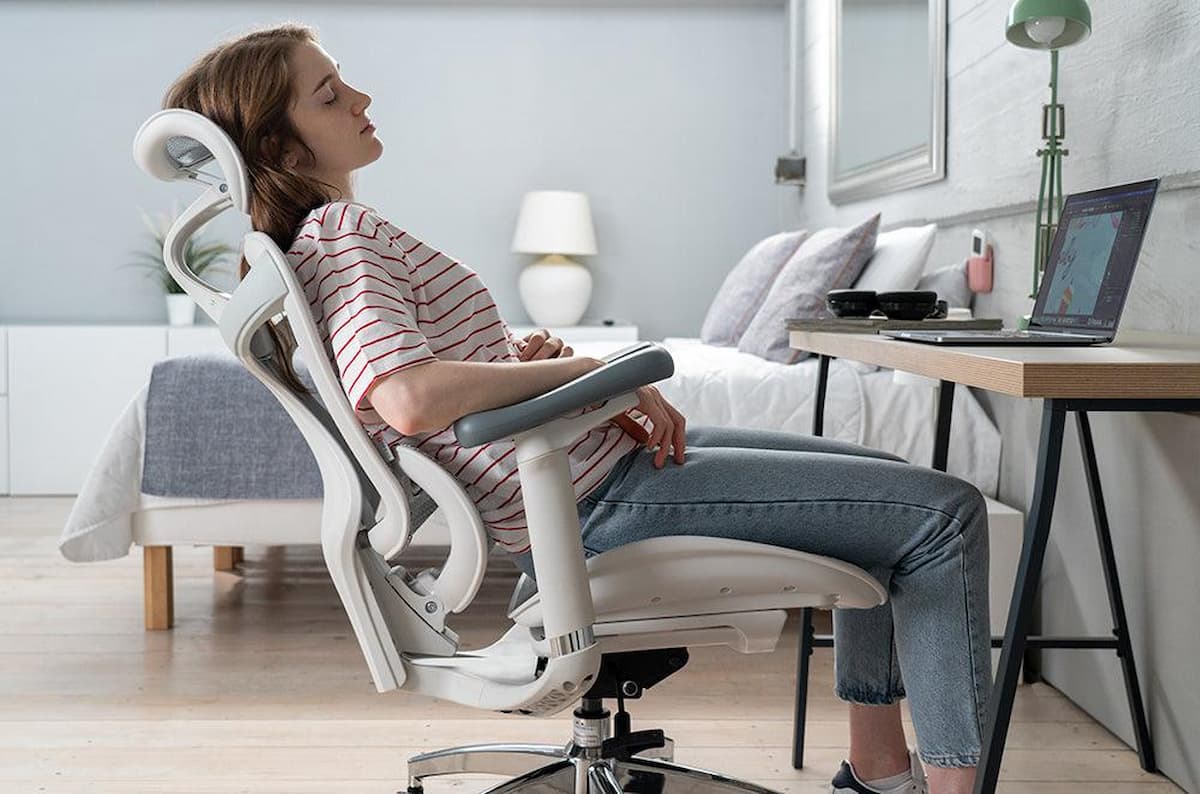 How to Choose the Right Ergonomic Office Chair for Your Workspace | Coffee & Content