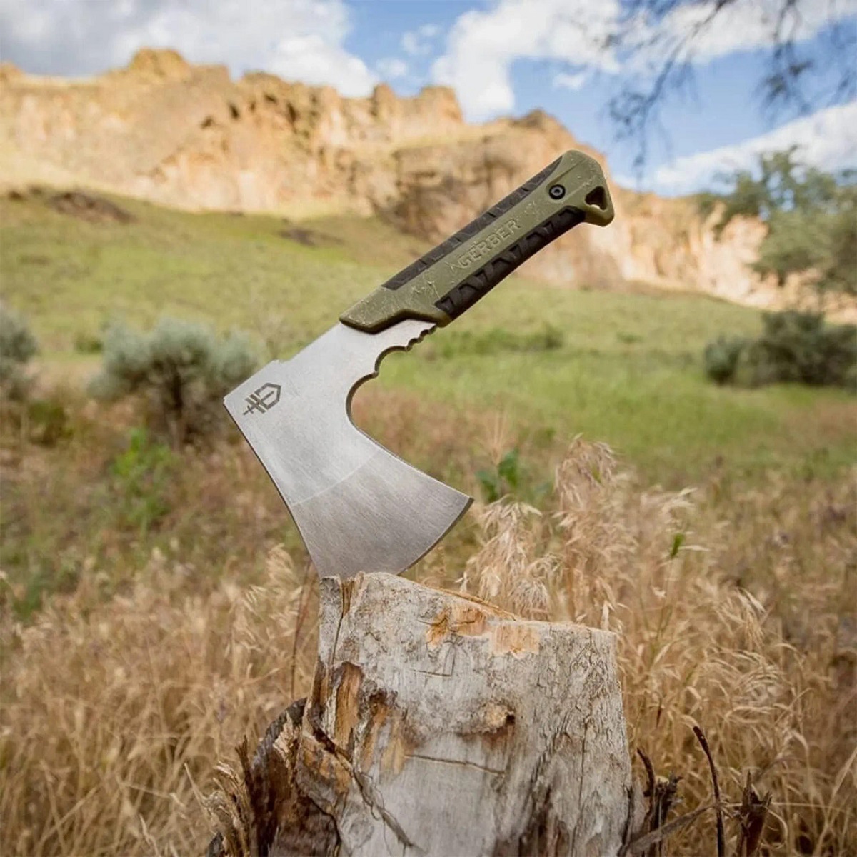 Why Tactical Tools Are a Must-Have for Outdoor and Survival Situations – A Bit of Everything