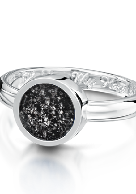 Infusing Love and Ashes: Ashes Into Glass Cremation Jewellery and Ring for Ashes