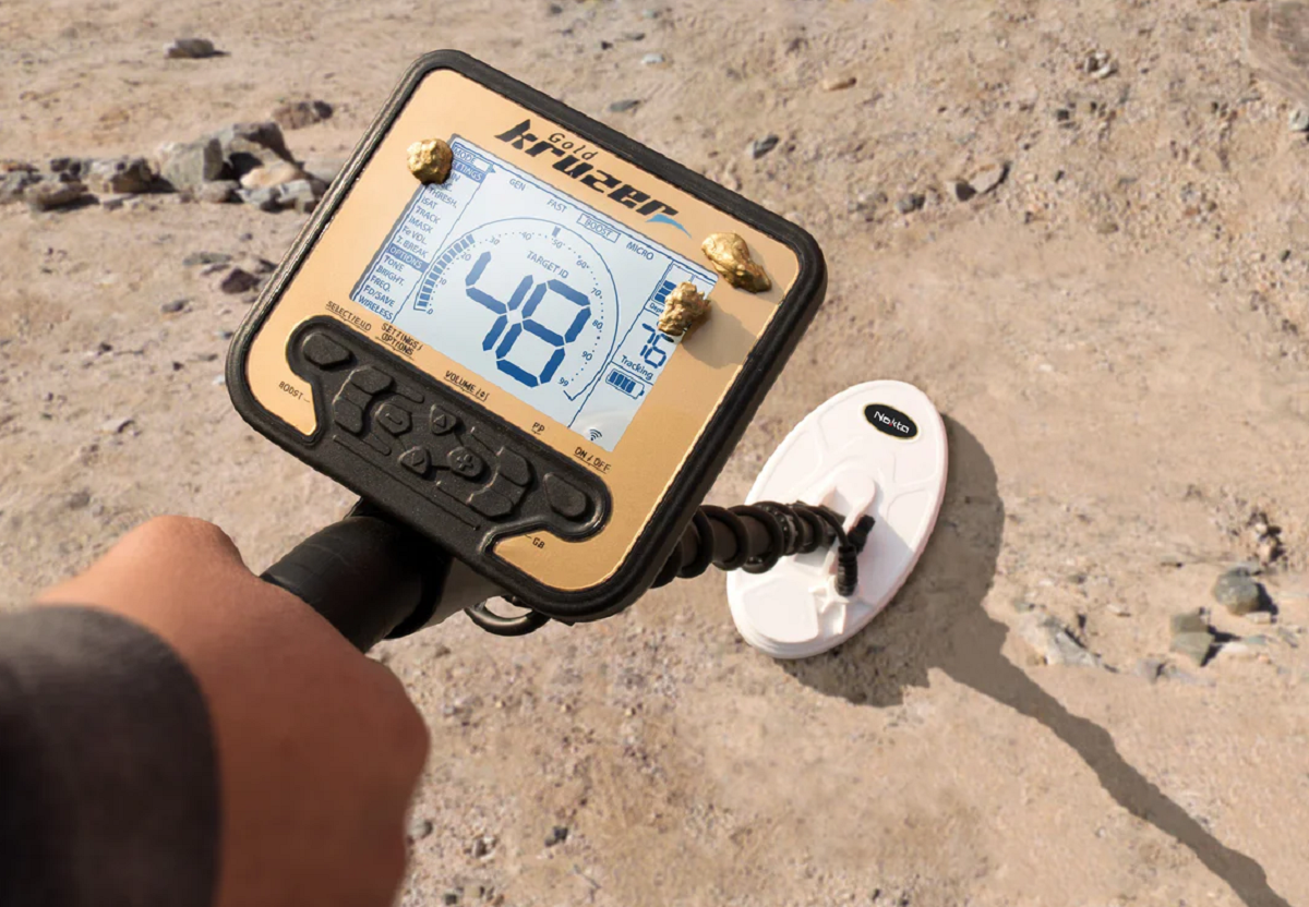 How a Hand Held Metal Detector Works: Technology Explained