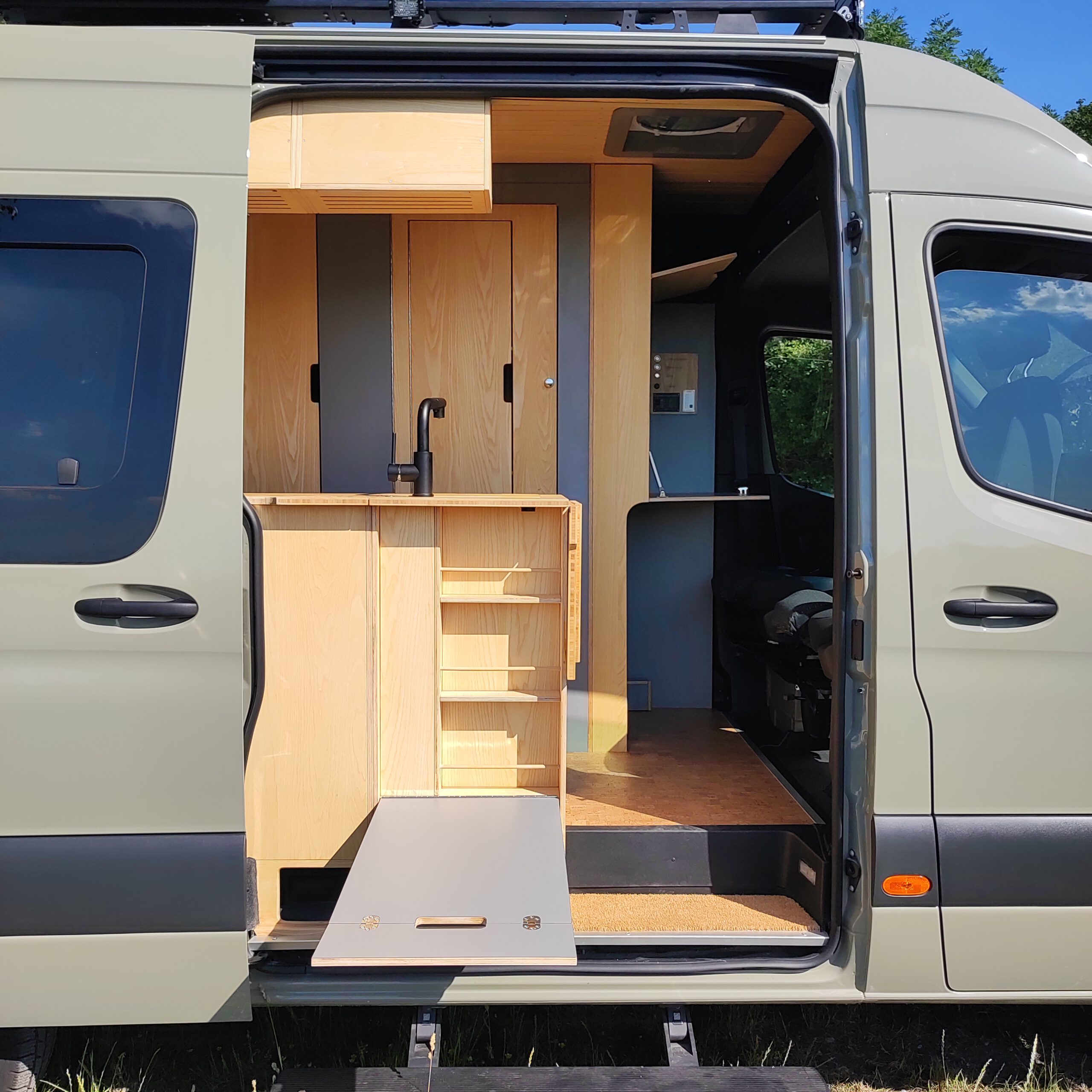 Mercedes Sprinter 4x4 Wohnmobilausbau und Ausbau Module