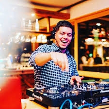Wedding DJ Munich – Professionelle DJs für Firmenfeiern...