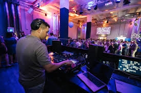 Wedding DJ Munich Professionelle DJs für Firmenfeiern und...