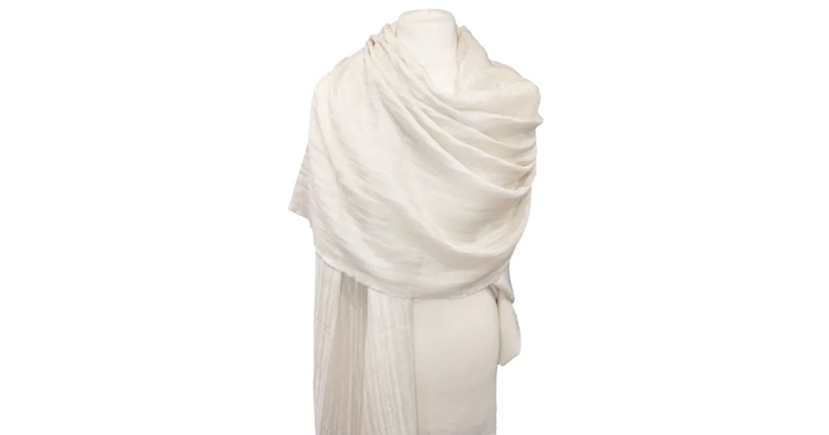 Versatility of a White Pashmina Throughout the Year