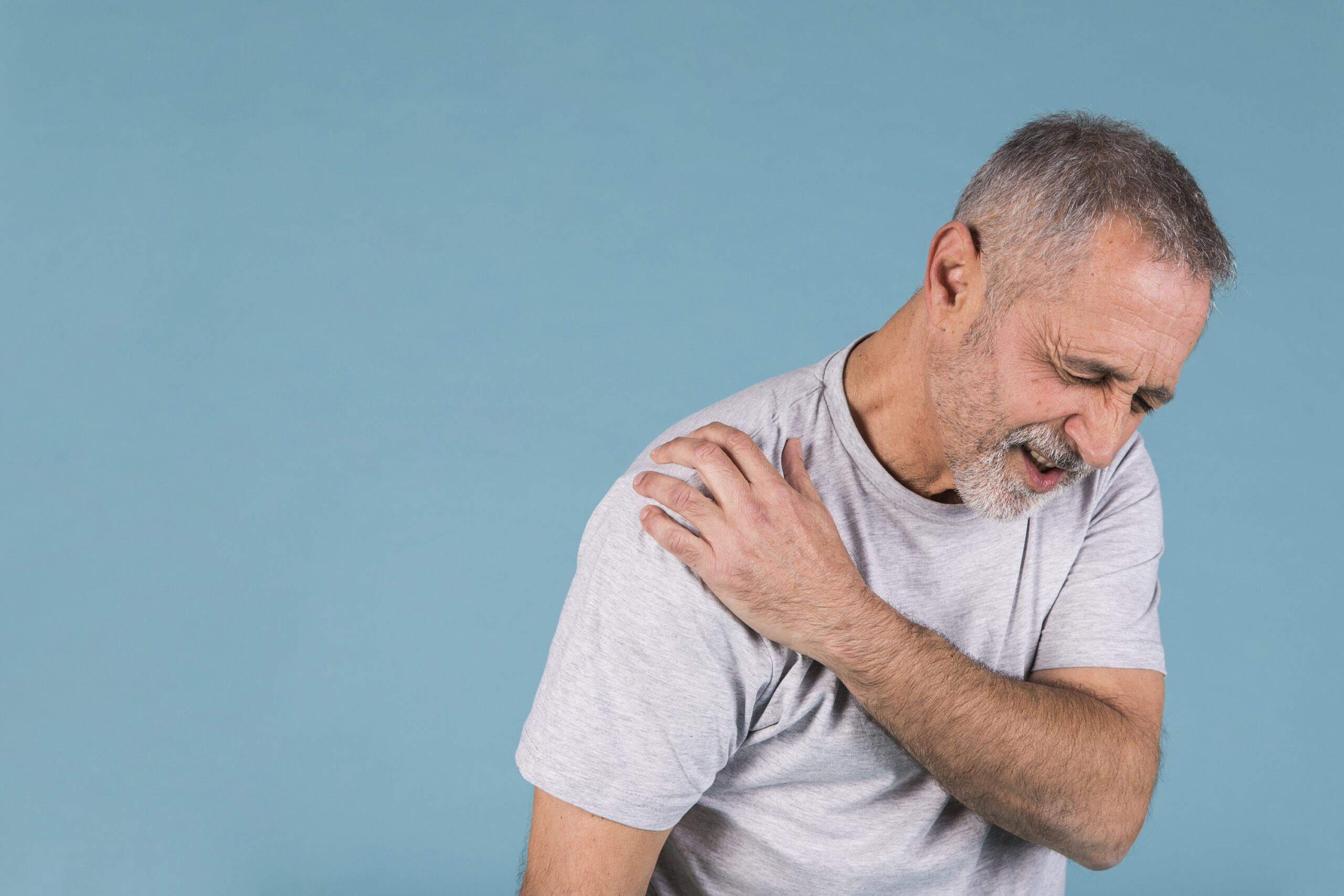 Pain Between Shoulder Blades: Causes, Symptoms & Relief