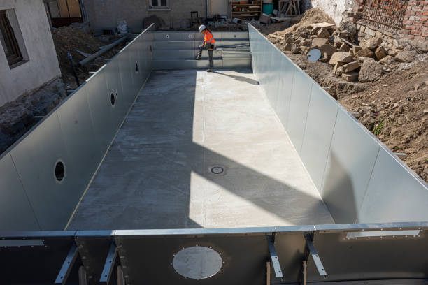 Budget vs Luxury Pools: What the Best Pool Builder