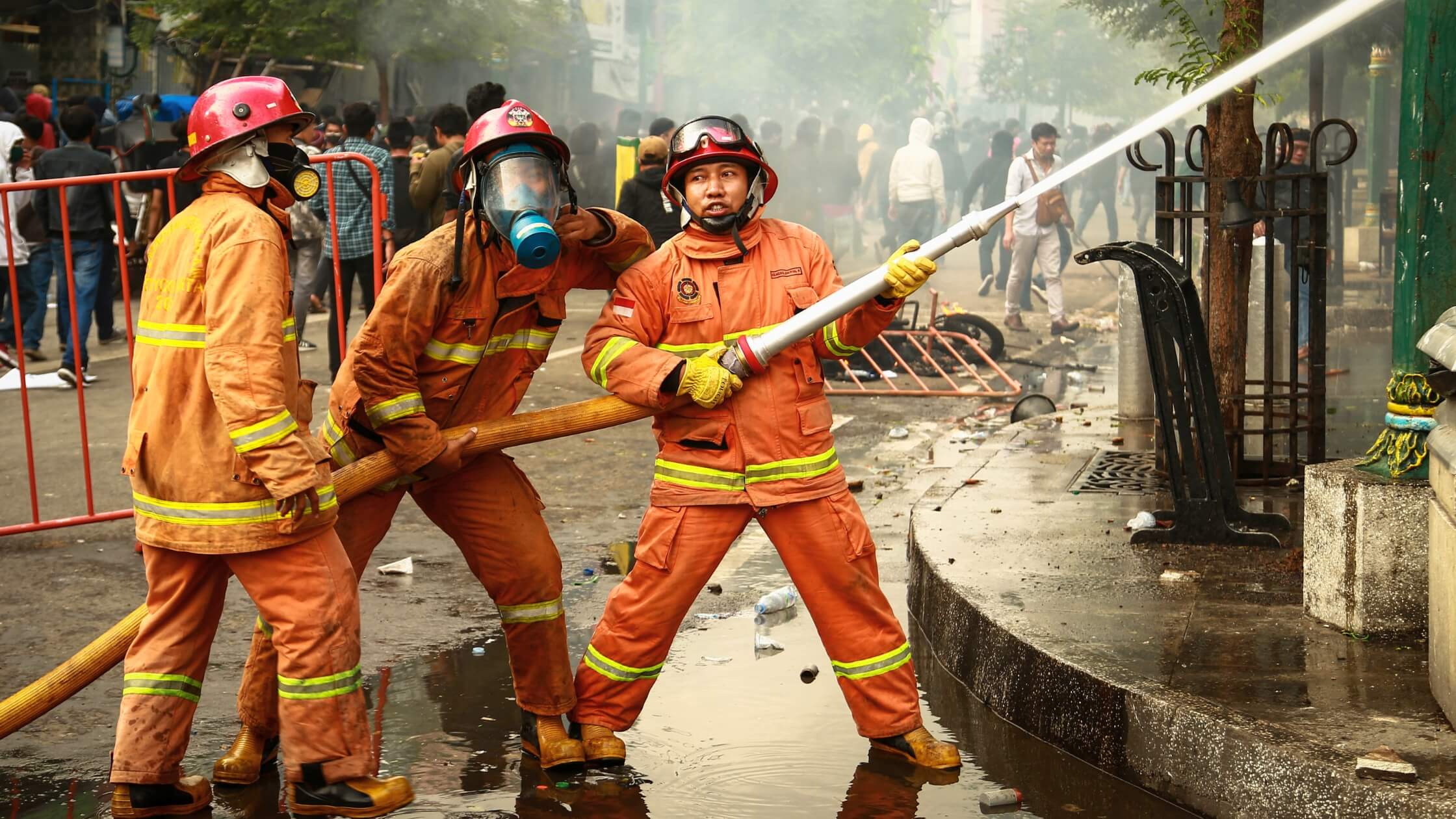 Fire Retardant Coveralls: For High-Risk Work Environments – Industrial Workwear Manufacturers | RigArmor