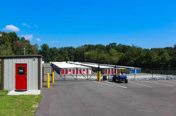 Convenient and Secure Storage Units Serving Dickson, TN