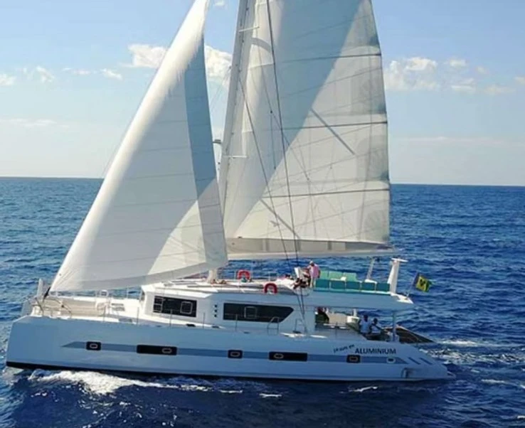 Entretien Yacht Côte d’Azur, Bateaux à Vendre Saint-Tropez et Location Bateau Saint-Tropez -  TheOmniBuzz