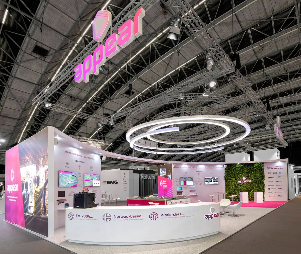 Custom Trade Show Displays in Germany: Design Elements That Shape Exhibitor Experiences - Regic Blogs
