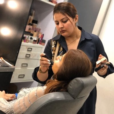 Best Professional Makeup Artist Course In Delhi to Build Your Makeup Career