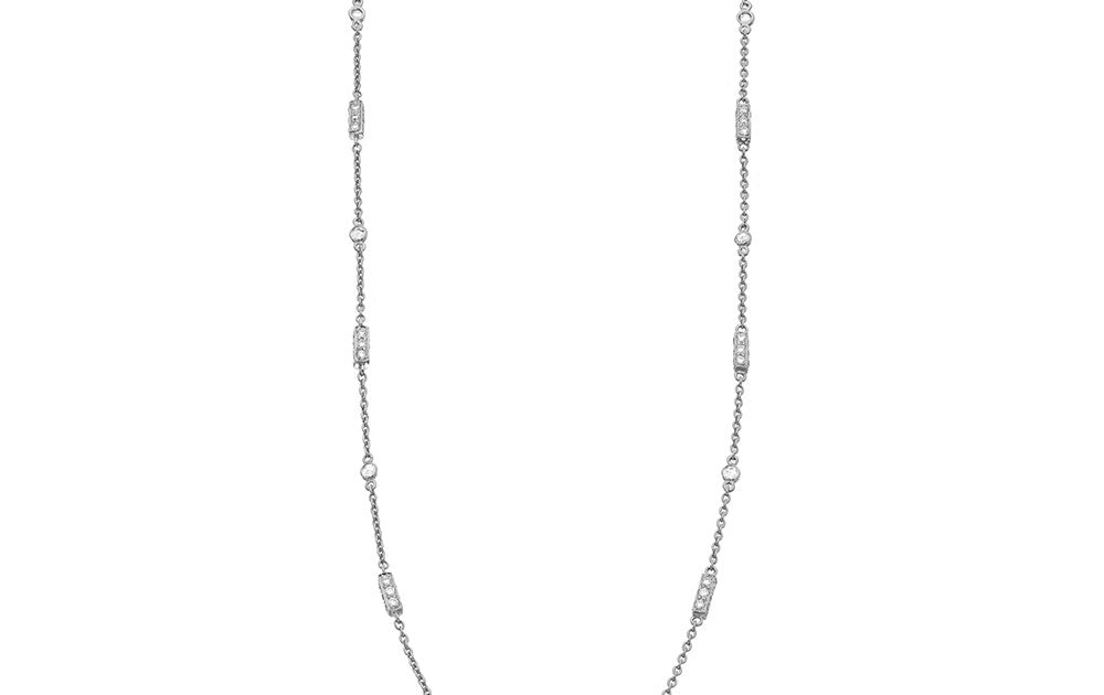 Where to Buy an 18 Karat White Gold Chain for Halloween Gifting in the USA